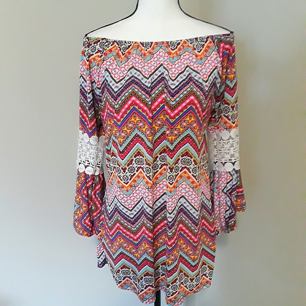 Win win pinwheel sleeve tunic size S/M